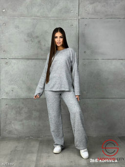 Костюм женский однотонный