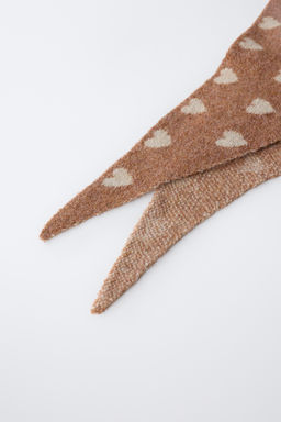 TRIANGULAR KNITTED HEART SCARF