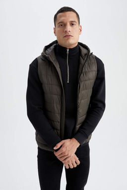 Водоотталкивающий легкий надувной жилет с капюшоном Slim Fit