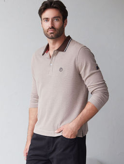 Лонгслив из фактурного трикотажа с плетеным воротником поло с застежкой на пуговицы - Vilatte фото 4