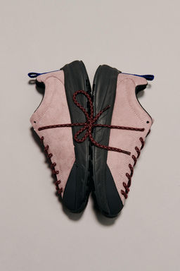 ZAPATILLA DEPORTIVA T?CNICA / Rosa