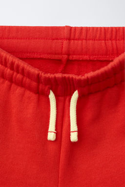 BERMUDA LOGO FELPA / Blanco / Rojo