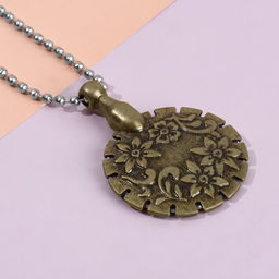 Резак для ниток, с цепочкой на руку, 3×4.5 см, цвет бронзовый