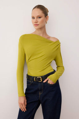 Siyah Fitted/Vucuda Oturan Asimetrik yaka Detayl? Yumusak Kumasl? Esnek Orme Bluz TWOAW26BZ00088 - Trendyolmilla фото 6