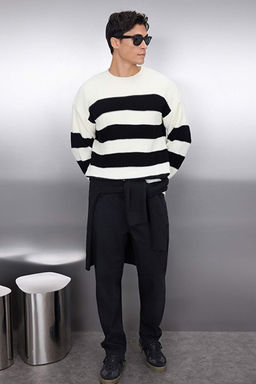 Siyah Casual Oversize Fit Geni_ Kal_p Bisiklet Yaka _izgili Triko Kazak TMNAW23KZ00106