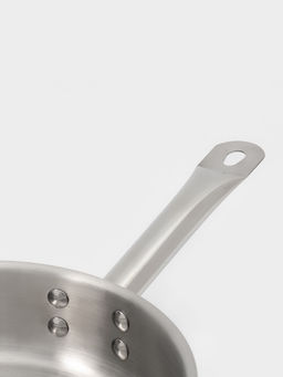 Сковорода - сотейник Hanna Knövell, 2.7 л, d=24 см, h=6.5 см, толщина стенки 0.6 мм, индукция, нержавеющая сталь, серебристая