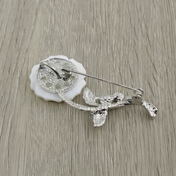 Брошь "Роза мини" перламутр белый