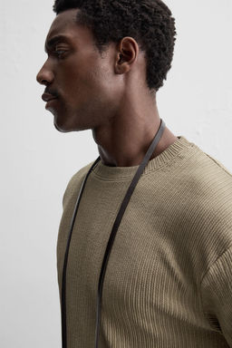 IRREGULAR TEXTURE T-SHIRT - Zara фото 5