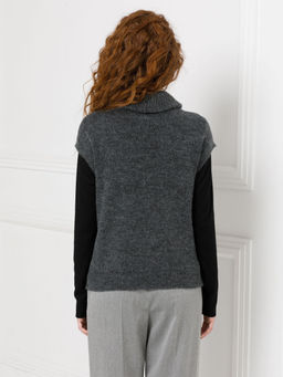 Жилет вязаный