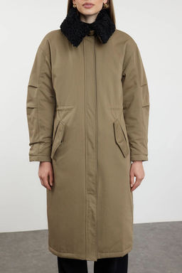 Haki Regular Kal?p Pelus Yaka Detayl? Ici Kapitone Astarl? Uzun K?sl?k Parka Mont TWOAW25MO00098