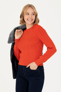 Женский оранжевый свитер с круглым вырезом Неожиданная скидка в корзине