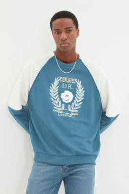 Indigo Oversize/Genis Kesim Reglan Kol Renk Bloklu Bask?l? Pamuk Sweatshirt TMNAW22SW1214