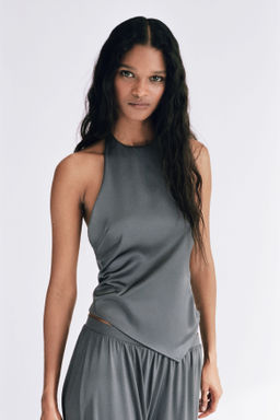 Top asim?trico con escote halter - H&m фото 4