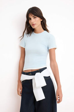 TRENDYOLMILLA Siyah Viskoz/Yumusak Kumasl? Renk Bloklu Vucuda Oturan Esnek Orme T-Shirt TWOSS24TS00063  фото 32