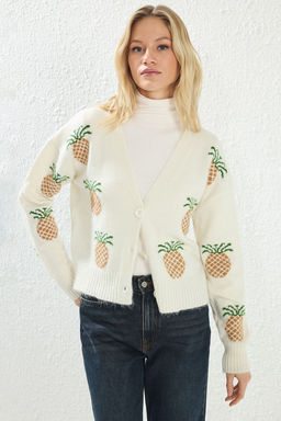 TRENDYOLMILLA Ekru Yumusak Dokulu Kiraz Desenli V Yaka Triko H?rka TWOAW25HI00377  фото 2