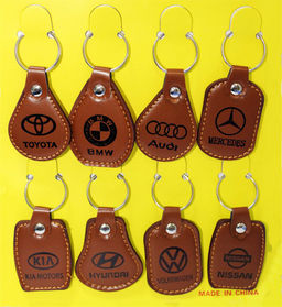 Цена за 2 шт. Брелок кожаный "Знаки авто" (KS-929)