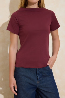 Bordo Relaxed/Rahat Kal?p Kay?k Yaka K?sa Kollu %100 Pamuk Orme T-Shirt TWOSS26TS00004