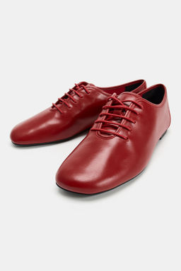 ZAPATO PLANO PIEL CORDONES / Rojo - Zara фото 2