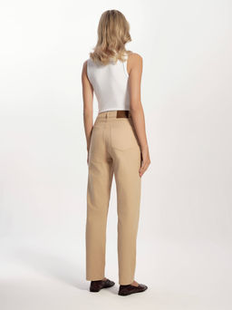 CONTE CON-767 Джинсы straight песочного цвета c геометрическими карманами camel - Conte elegant фото 3