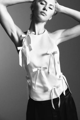 HALTER TOP WITH BOWS