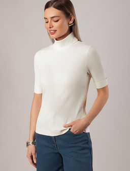 Водолазка из фактурного трикотажа в рубчик