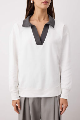 Ekru Renk Bloklu Polo Yaka Relaxed/Rahat Kal?p Orme Sweatshirt TWOAW26SW00043