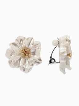 Серьги клипсы для ушей QF «Цветочки», белая в золоте