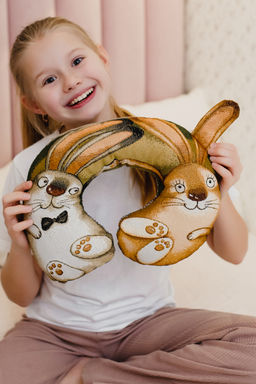 Подушка игрушка С любовью зайчата 30*40