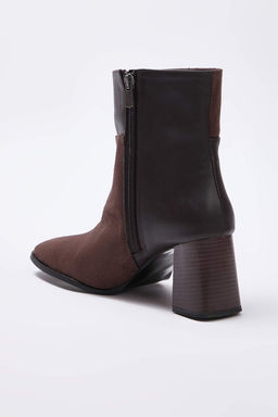 Kahverengi Suet Renk Bloklu Detayl? Kare Burun Kad?n 7,5 cm Blok Topuklu Bot TAKAW26BO00099