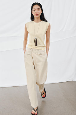 CAMISETA CON ALGOD?N / Amarillo pastel