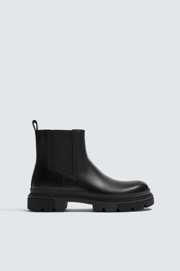 CHUNKY CHELSEA BOOTS