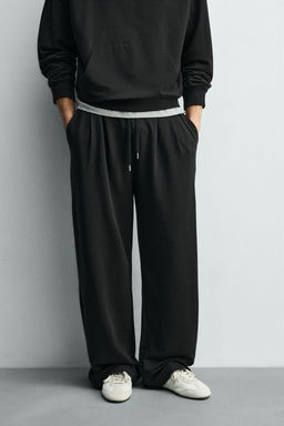 PANTAL?N JOGGER PLIEGUES SOFT / Negro