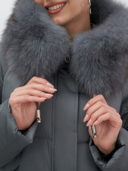 Куртка зимняя женская с мехом и капюшоном тренд темно-серого цвета 7660TC - Visdeer фото 5