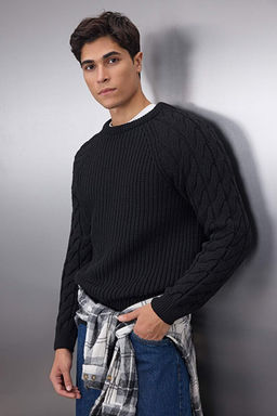 Siyah Casual Unisex Regular Fit Y_nl_ Bisiklet Yaka Sa_ _rg_ Detayl_ Triko Kazak TMNAW22KZ2059 - Trendyolmilla фото 2