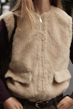 FAUX FUR GILET WITH ZIP - Zara фото 3