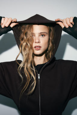 SUDADERA CROPPED CAPUCHA / Marr?n - Zara фото 3
