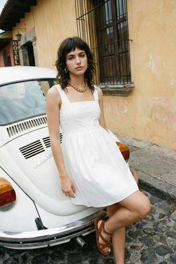 Beyaz Belden Ac?lan Kare Yaka Ask?l? Volanl? Astarl? Mini Dokuma Elbise TWOSS23EL00601