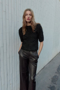 SHORT SLEEVE KNIT JUMPER WITH JEWEL BEADS