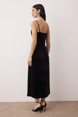 Siyah Kadife Saten ve Dantel Detayl? Y?lbas? Elbisesi TPRAW26EL00065 - Trendyolmilla фото 5