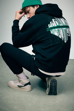 Толстовка Oversize с капюшоном и принтом на спине