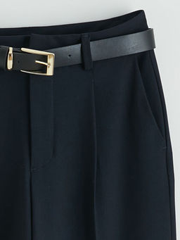 Beli Kemerli Kad?n Pileli Kuma? Pantolon