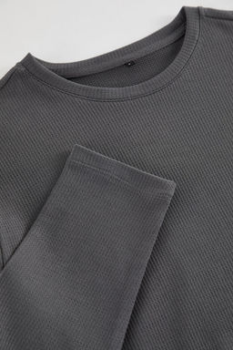TRENDYOL MAN Antrasit Regular/Normal Kesim Uzun Kollu Basic Dokulu %100 Pamuklu T-Shirt TMNAW25TS00003