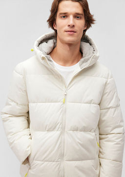 Kapusonlu Beyaz Sisme Mont