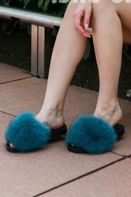 Тапочки из натурального песца, уличные, женские