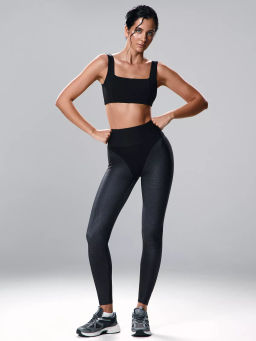 Моделирующие спортивные леггинсы