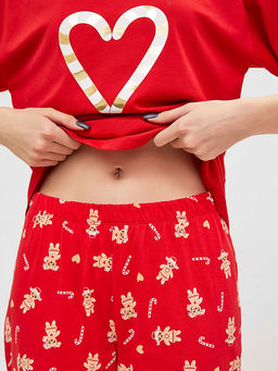 Комплект женский (лонгслив, брюки) в красном цвете с принтом в виде печенек - Mark formelle фото 5