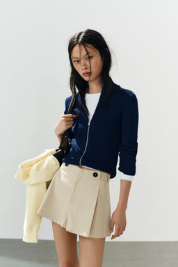 SHORTS PLIEGUES BOTONES / Beige