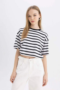 Классная полосатая футболка с короткими рукавами приталенного кроя