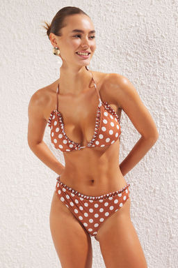 TRENDYOLMILLA Puantiyeli Ucgen F?rf?rl? Regular Bikini Tak?m? TBESS25BT00040