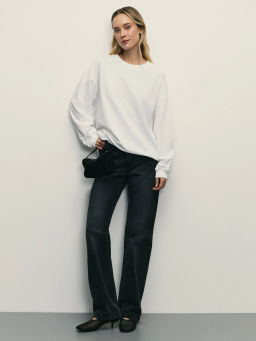 Лонгслив оверсайз с манжетами и принтом на рукаве / Zarina  фото 2